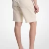 ほつれたデニムショートパンツ