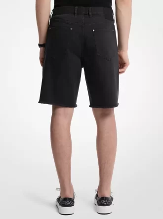 ほつれたデニムショートパンツ