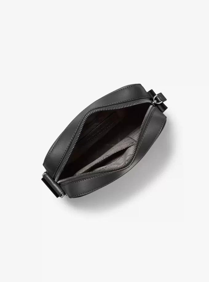 クーパーロゴエンボス加工ペブルレザーメッセンジャーバッグ