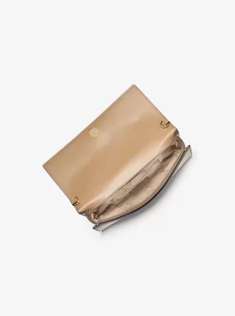 ジェットセット ミディアム エンベリッシュド メタリックレザー クラッチ
