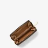 小さなロゴとレザーの財布 小さなロゴとレザーの財布