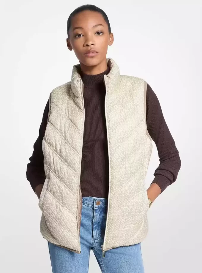 シェブロンキルティングロゴプリントとナイロンパッカブルベスト シェブロンキルティングロゴプリントとナイロンパッカブルベスト